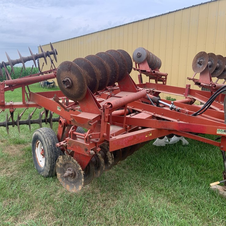 22’ IH 480 wing fold disc