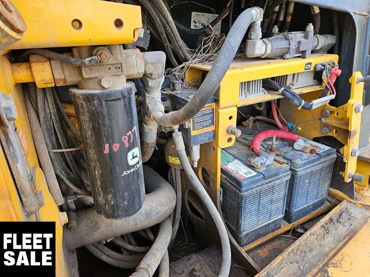 2013-deere-850j-image-25