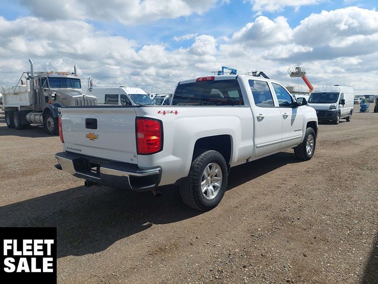 2017-chevrolet-silverado-1500-lt-image-4