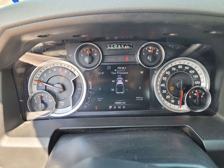 2014-ram-1500-slt-image-12