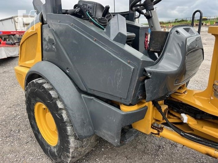2020-deere-204l-image-24