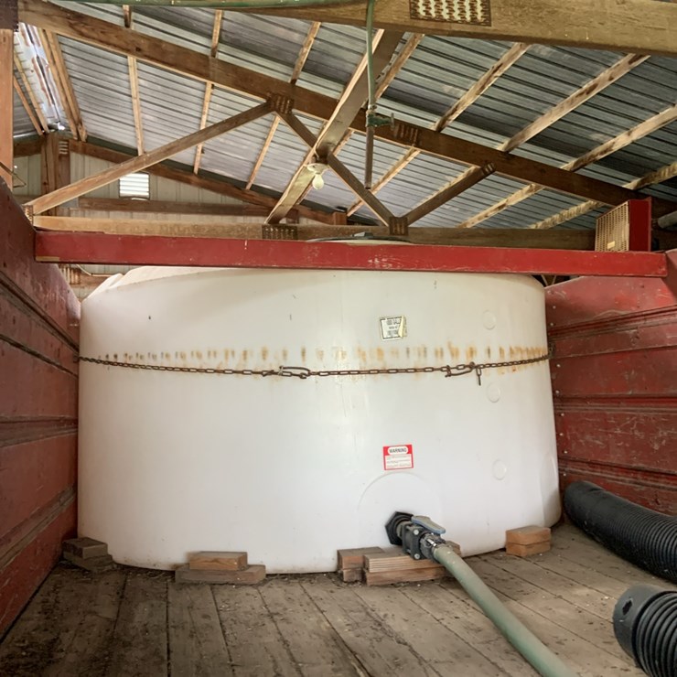 1000 gallon poly nurse tank