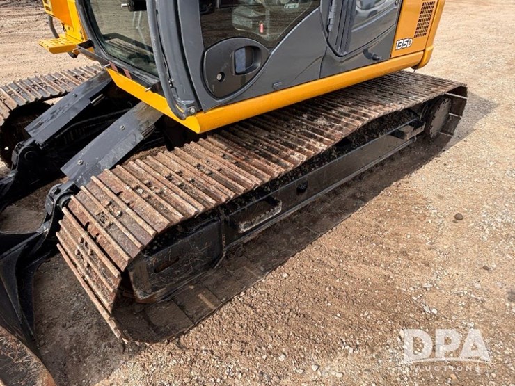 2012-deere-135d-image-34