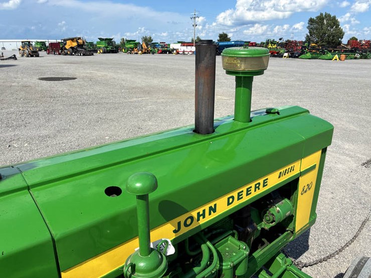 1958-john-deere-820-image-40