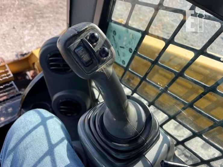 2018-caterpillar-299d2-image-27