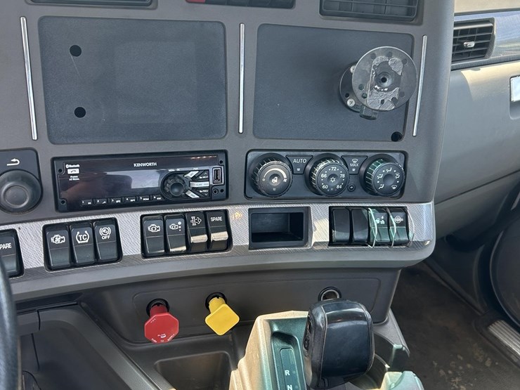 2018-kenworth-t680-image-6