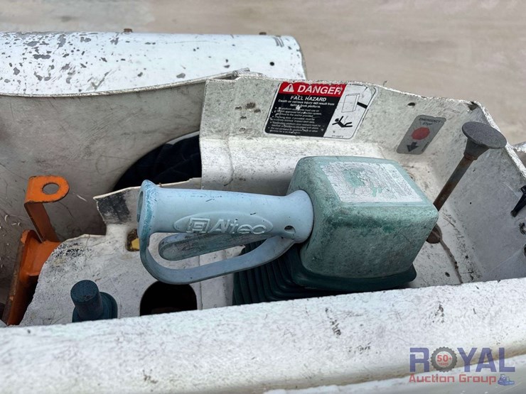 2008-gmc-c7500-altec-lrv55-55ft-forestry-bucket-truck-image-46