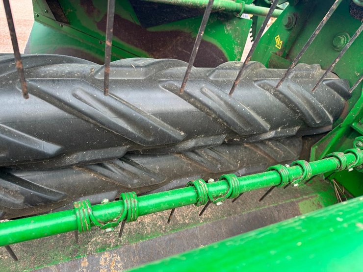 john-deere-820-image-15