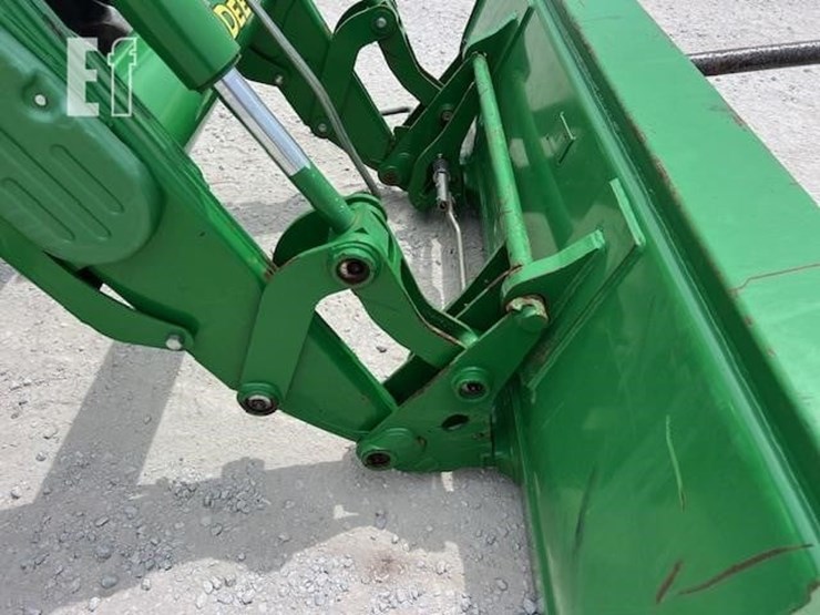 john-deere-6105d-image-13