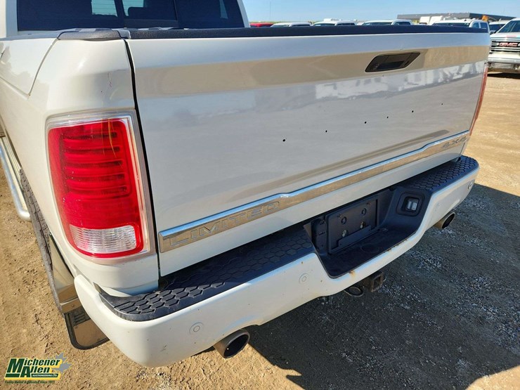 2016-ram-1500-laramie-image-29