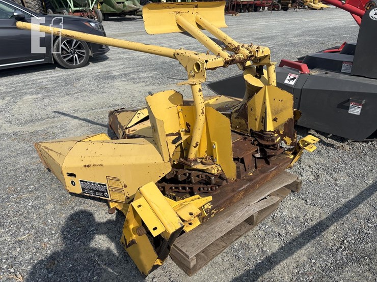 new-holland-824-image-4