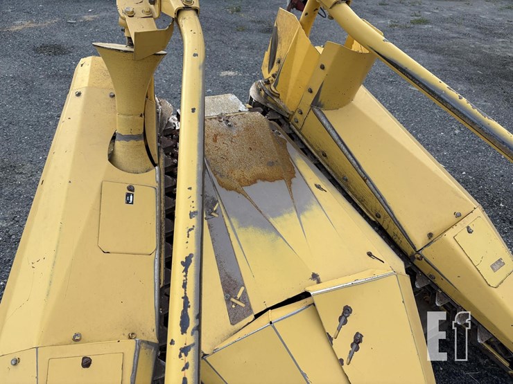 new-holland-824-image-3