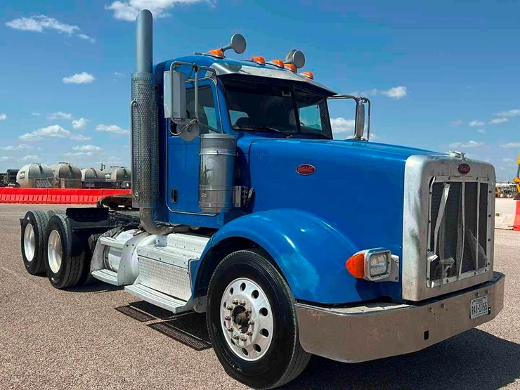 2013-peterbilt-367-image-2