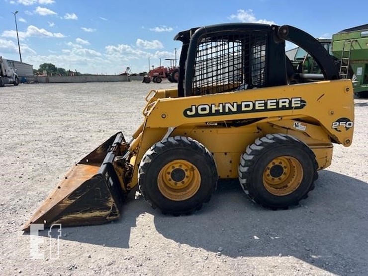 deere-250-image-6