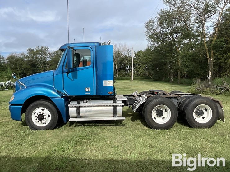 2003-freightliner-columbia-120-image-8