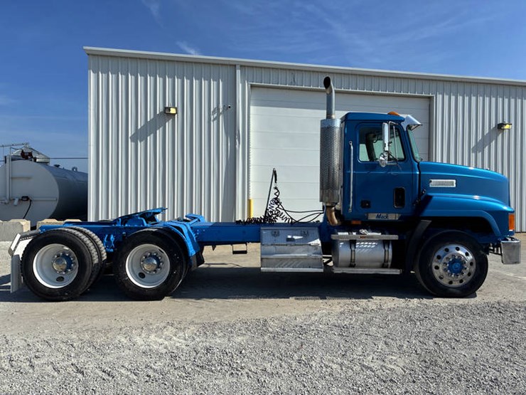 1996-mack-ch613-image-4