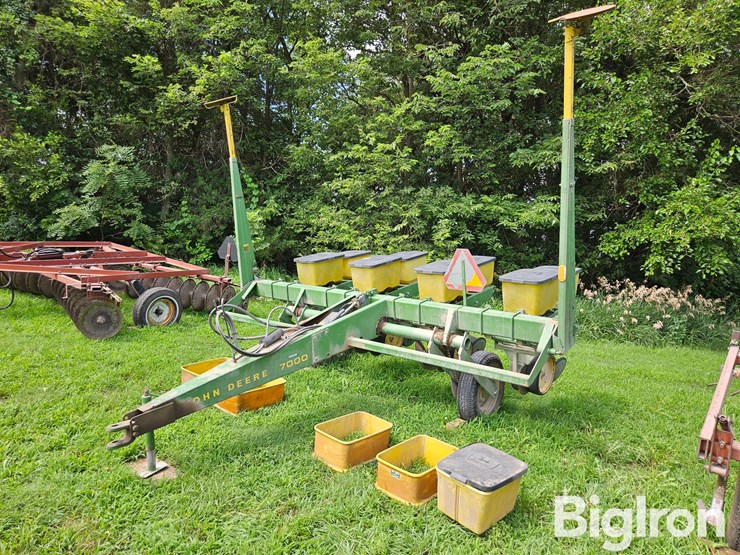 john-deere-7000-image-1