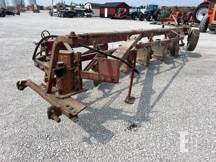 international-700-image-8