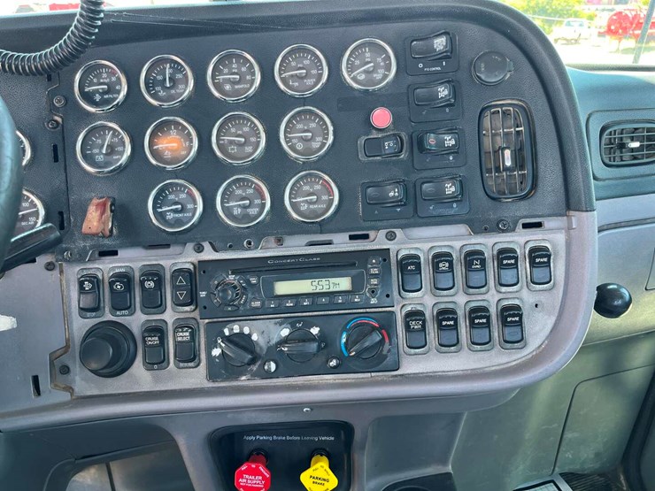 2011-peterbilt-367-image-23