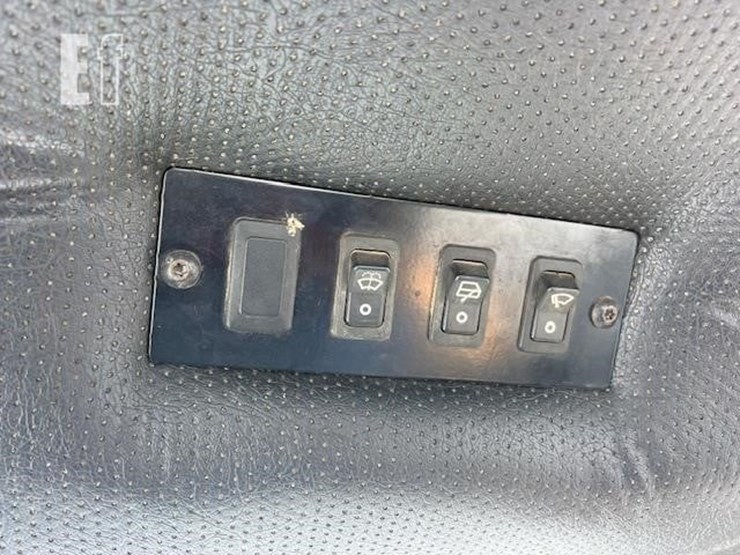 2000-deere-750c-lt-ii-image-36