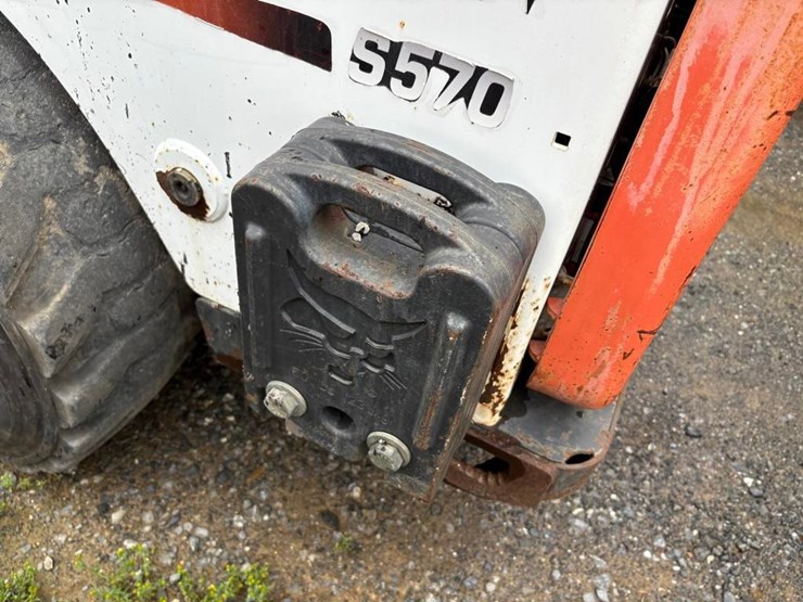 2014-bobcat-s570-image-10