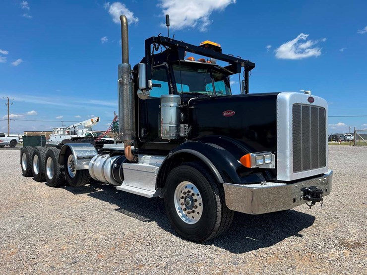 2011-peterbilt-367-image-2