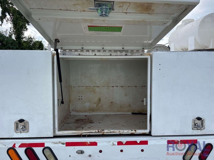 2014-isuzu-npr-image-8