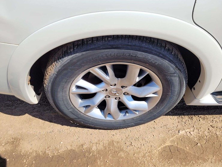 2012-infiniti-qx56-image-21
