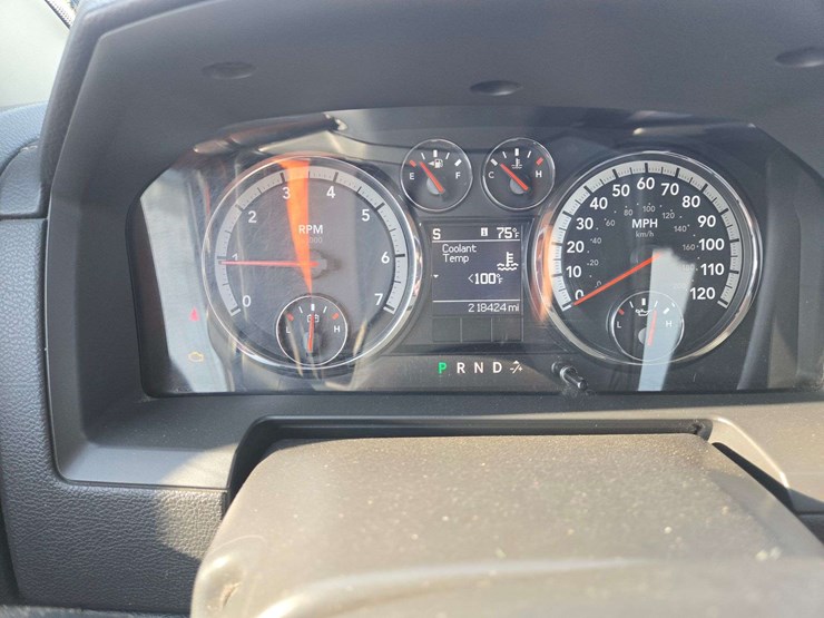 2012-ram-1500-laramie-image-19