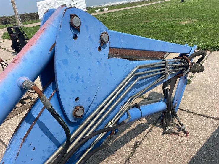 new-holland-72lb-image-13