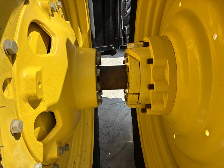 2018-john-deere-8400r-image-61