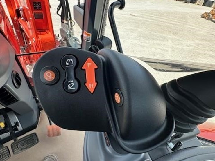 2023-kubota-m7-154-deluxe-image-28