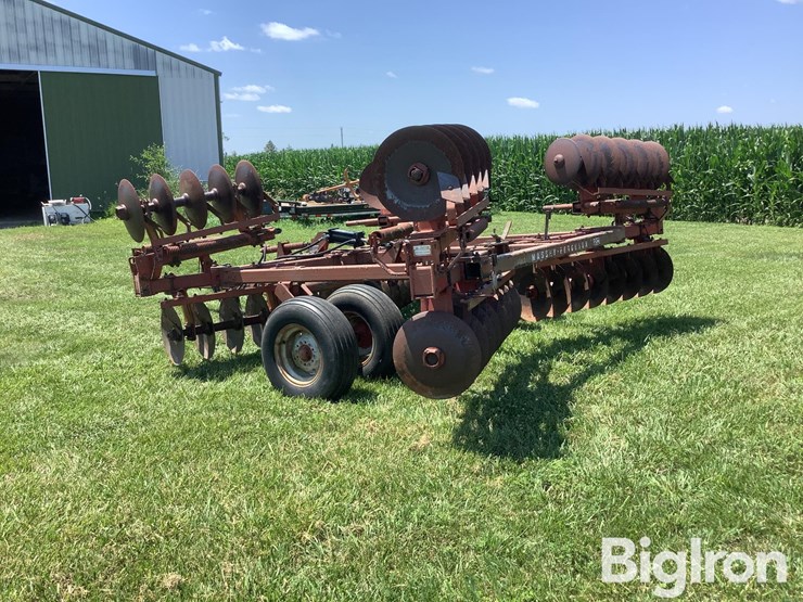 massey-ferguson-620-image-7
