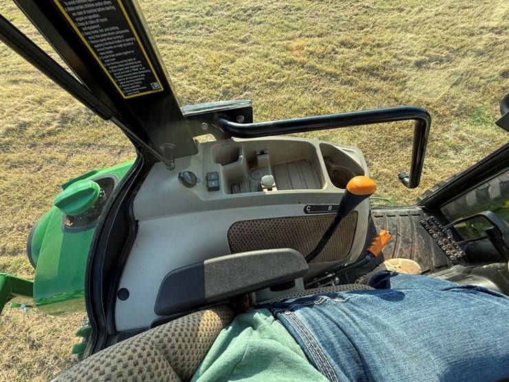 john-deere-4052r-image-24
