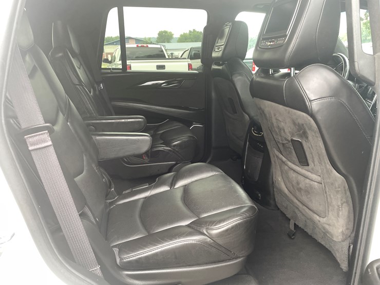 2017-cadillac-escalade-image-57
