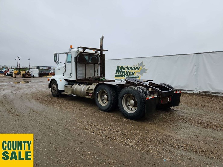2012-peterbilt-367-image-3