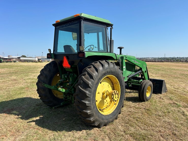 john-deere-4240-image-3
