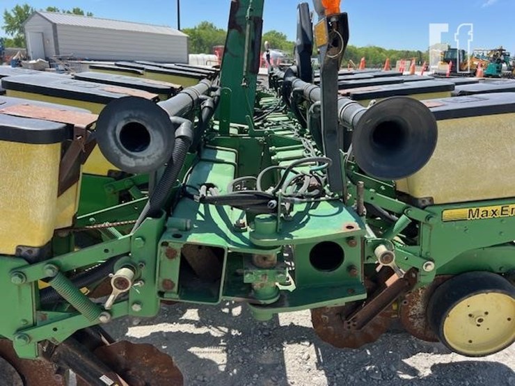 1993-john-deere-7200-image-29