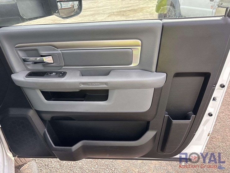 2018-ram-3500-reading-service-truck-with-liftgate-image-22