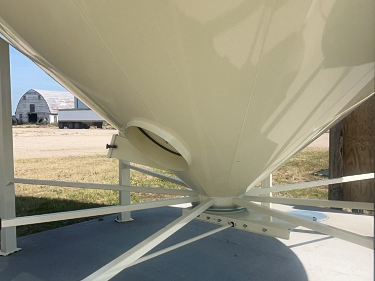 concept-7,500-bushel-hopper-bin,-fully-equipped-with-bin-fan-with-agi-grainguard-10-hp-three-phase-electric-motor.-image-17