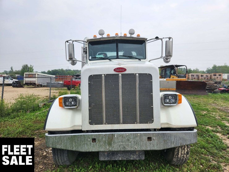 2016-peterbilt-365-image-10