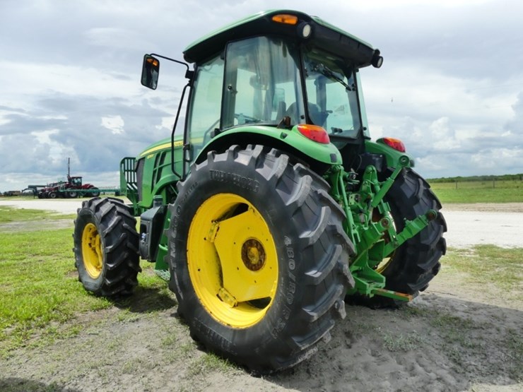 2022-john-deere-6135e-image-4