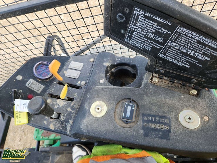 john-deere-3225c-image-25