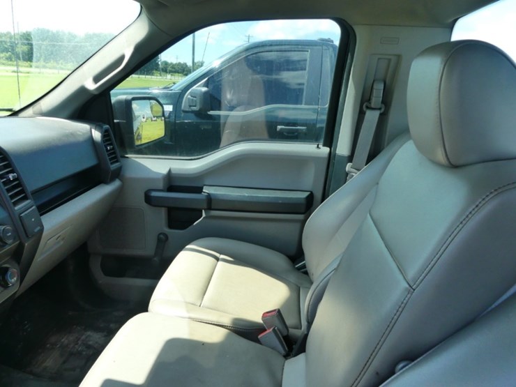 2020-ford-f150-xl-image-10