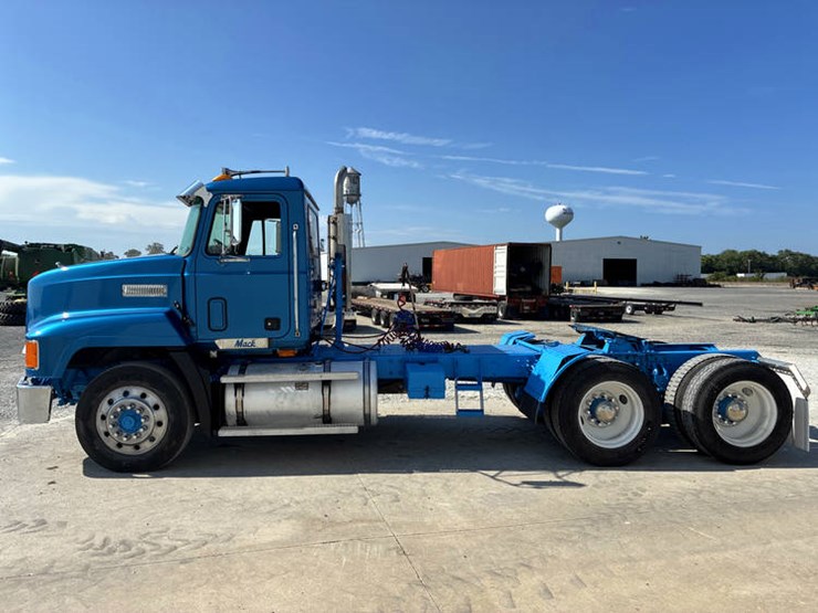 1996-mack-ch613-image-10