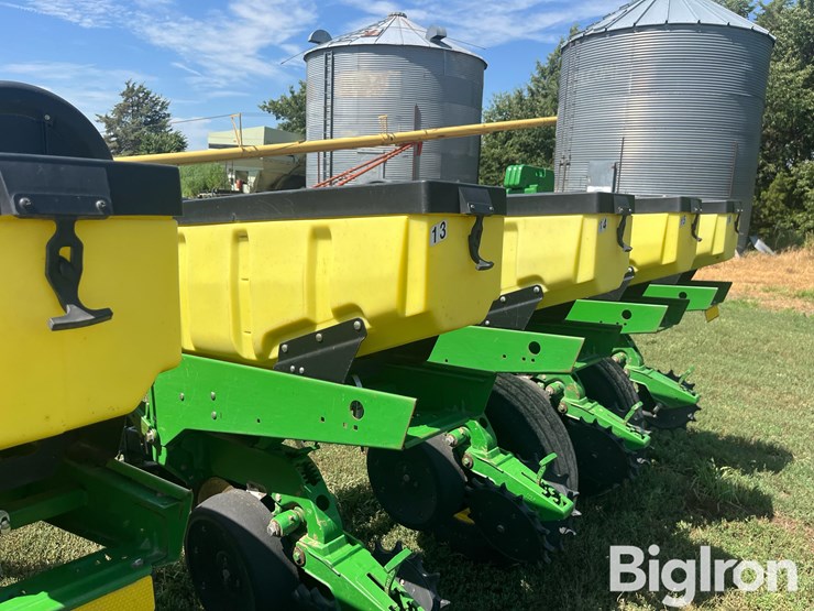 2010-john-deere-1770nt-image-19