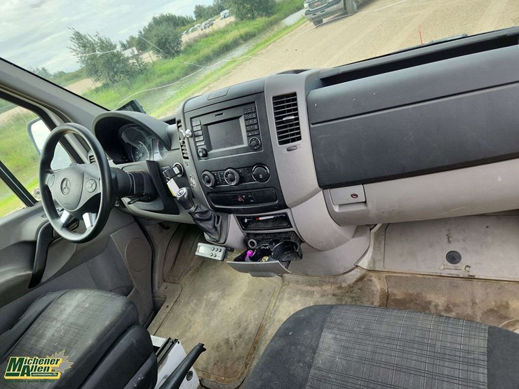 2016-mercedes-benz-sprinter-2500-image-18