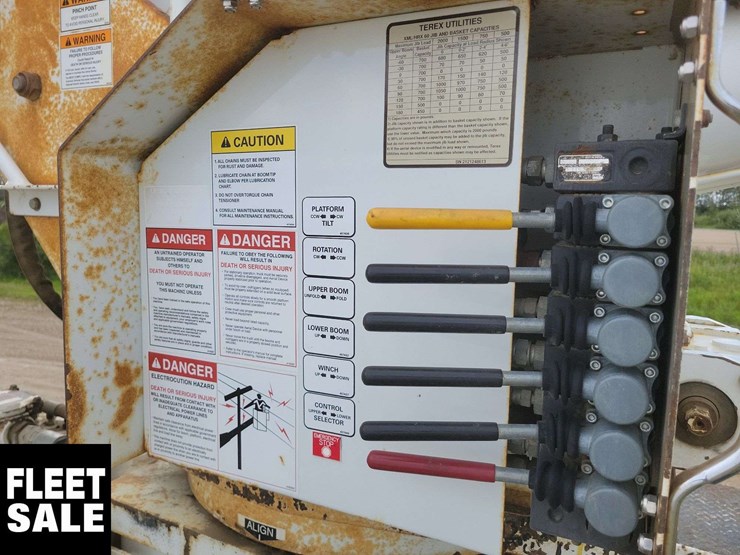 2013-freightliner-108sd-image-39