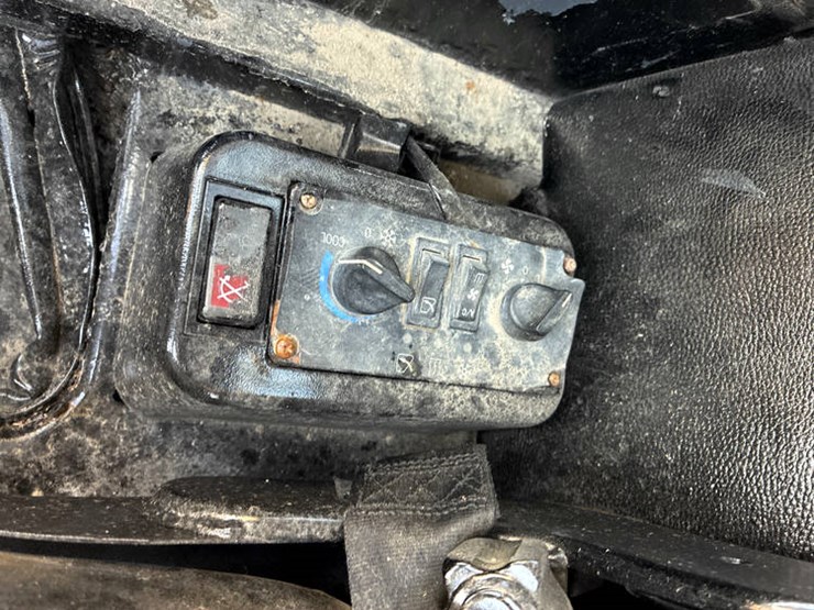 2019-caterpillar-246d-image-53