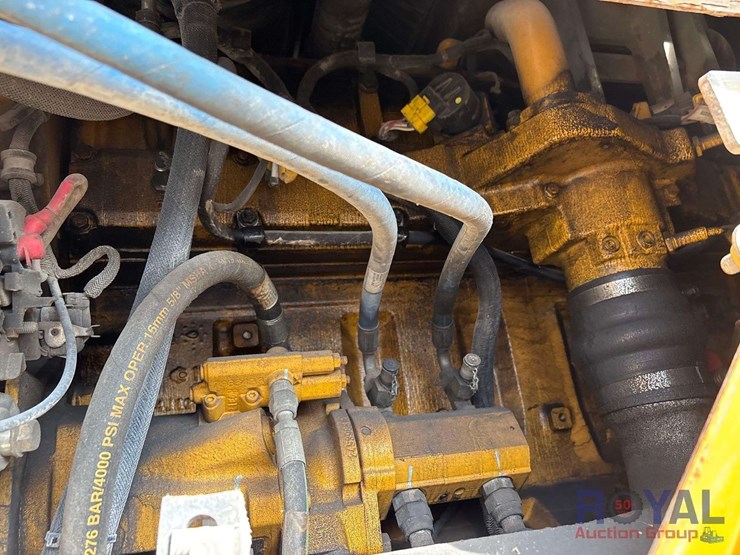 2011-deere-844k-image-21